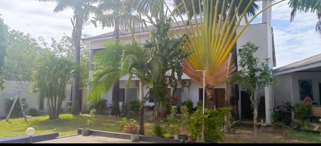 Different Strokes Cottage Ukunda Exterior foto